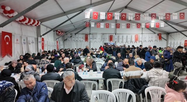 Kahramanmaraş'ta her gün 20 bin kişilik iftar sofrası kuruluyor 