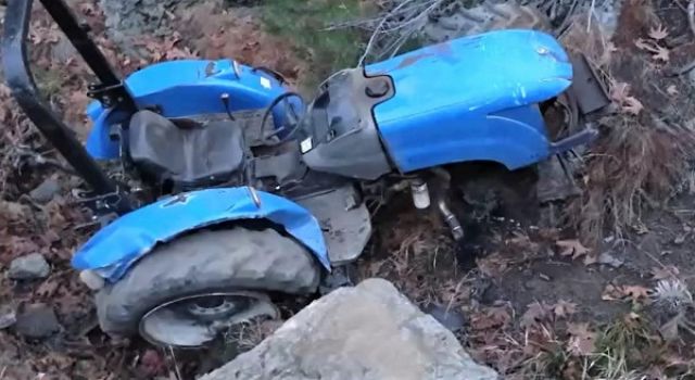 Kendi kullandığı traktörün altında kalan sürücü öldü