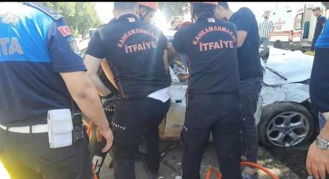 Kahramanmaraş’ta otomobil refüje çarptı: 4 yaralı