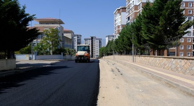 Onikişubat Belediyesi’nden Yirmiikigün Mahallesi’nde takdir toplayan asfalt çalışması