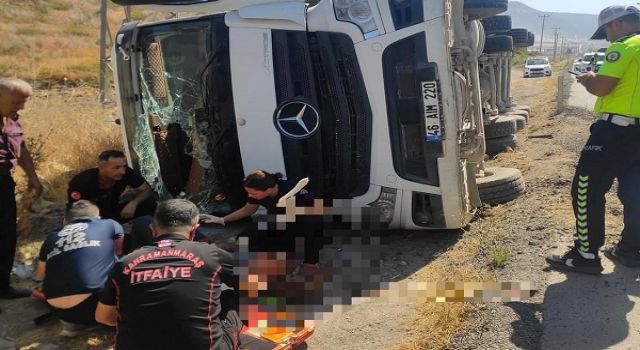 Devrilen tır sürücü ağır yaralandı