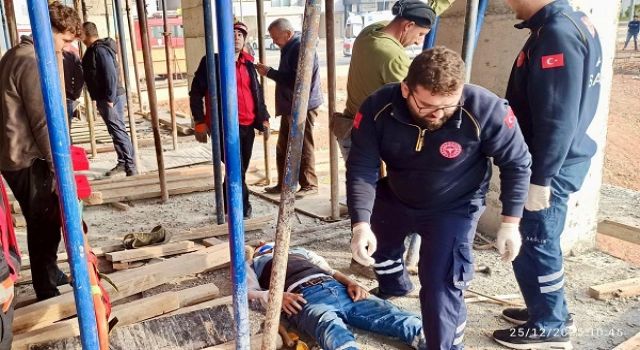 İnşaat İskelesinden Düşen İşçi Yaralandı