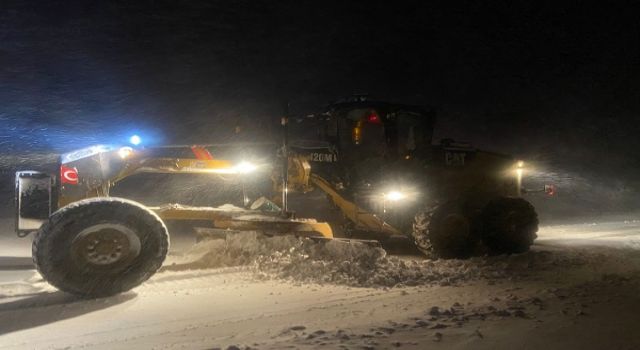 ONİKİŞUBAT BELEDİYESİ KARLA MÜCADELEDE TEYAKKUZDA