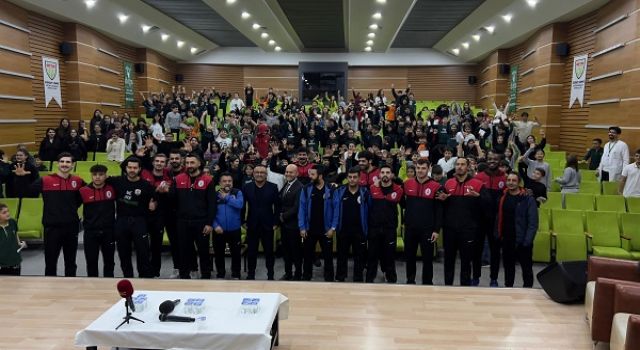 Onikişubat Belediyespor’un voleybolcuları, Kahramanmaraşlı gençlere ilham oluyor