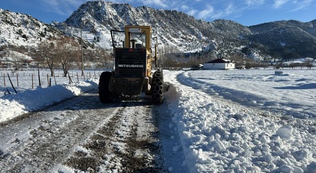Büyükşehir’in Kırsalda Karla Mücadelesi Kesintisiz Sürüyor