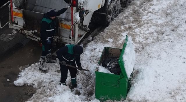 Zorlu kış şartlarına rağmen Onikişubat’ta temizlik hizmetleri aksamıyor