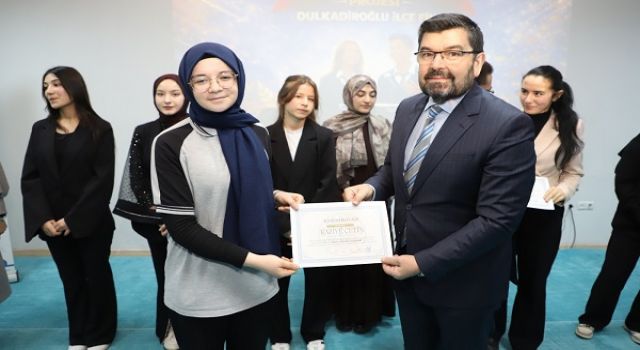 GENÇLER KÜRSÜDE DULKADİROĞLU İLÇE FİNALİ BÜYÜK HEYECANA SAHNE OLDU