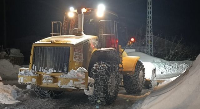 Büyükşehir, Göksun Kırsalında Kar Mesaisini Sürdürüyor