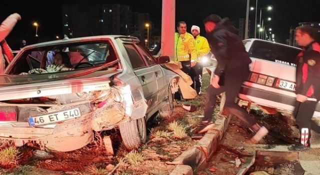 Elbistan’da iki otomobil çarpıştı: 3 Yaralı