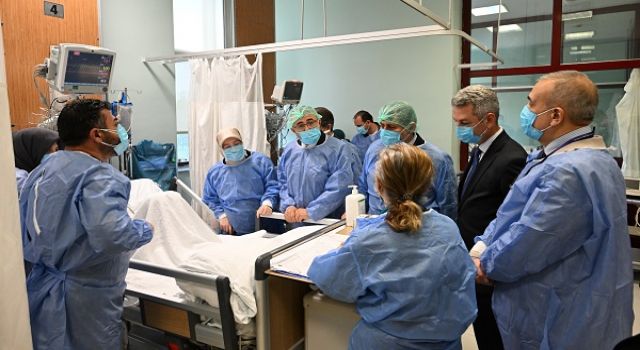 Milletvekillerinden Yaralı Öğrencilere Ziyaret