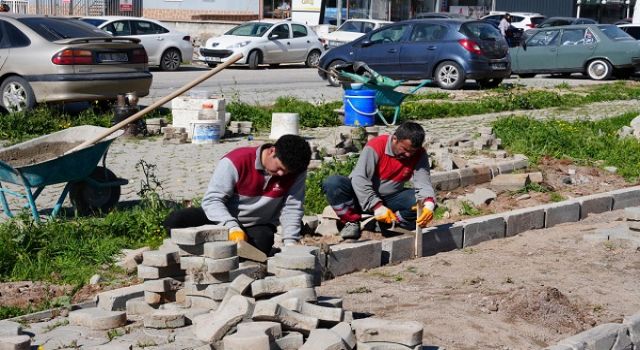 Onikişubat Belediyesi’nden 9 farklı mahallede eş zamanlı kaldırım ve yol çalışması