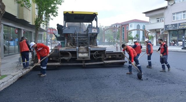 Büyükşehir, Göksun’da Atatürk ve Yunus Emre Caddelerinde Asfalt Serimine Başladı