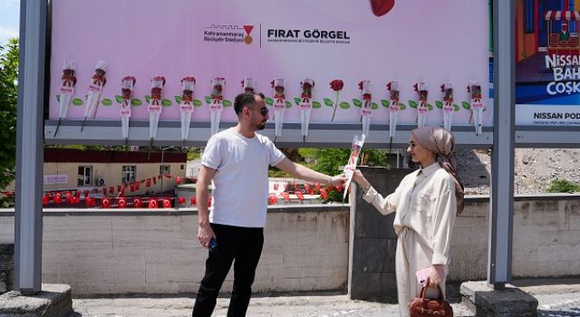 Büyükşehir’den Duygu Dolu Jest; Açık Hava Panoları Sevgiyle Doldu