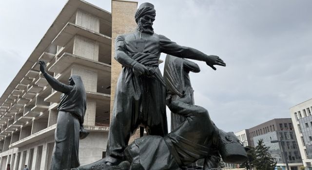 Kıbrıs Meydanı’ndaki Anıt Yeniden Ait Olduğu Yerde
