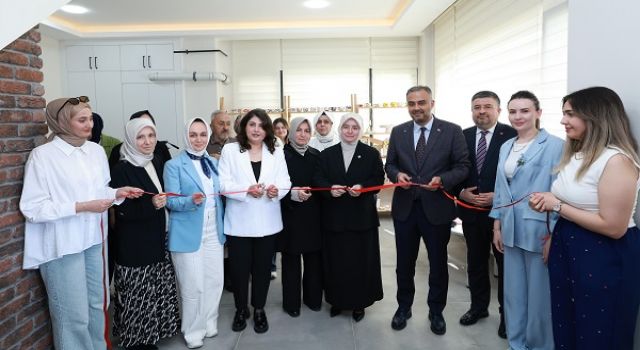 Onikişubat Belediyesi Kadın Emeği Seramik Atölyesi’nin eserleri görücüye çıktı