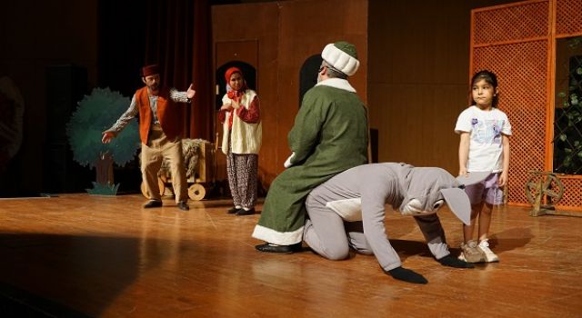 Sahne Maraş’tan Miniklere Tiyatro Şöleni