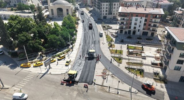 Büyükşehir, Zübeyde Hanım’da İkinci Etaba Başladı; Son Kat Asfalt Seriliyor