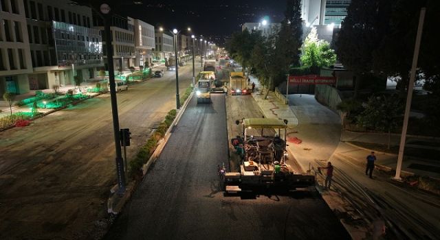 Büyükşehir’den Azerbaycan Bulvarı’nda Gece Asfalt Mesaisi