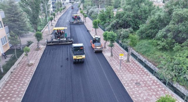 Büyükşehir’den Elbistan Pınarbaşı Caddesi’nde Kesintisiz Asfalt Mesaisi