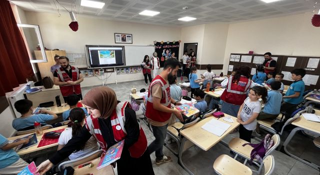 Büyükşehir’in Gençlik Meclisi Çocukların Neşesine Neşe Kattı