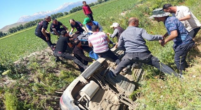 Kanala Uçan Otomobilde 4 Kişi Yaralandı