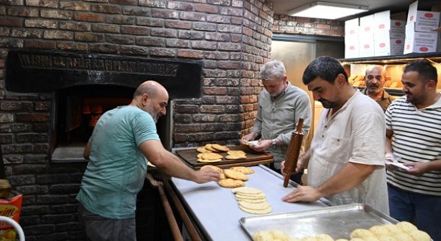 Başkan Görgel, Kapalı Çarşı’da Esnaf ve Vatandaşlarla Bir Araya Geldi