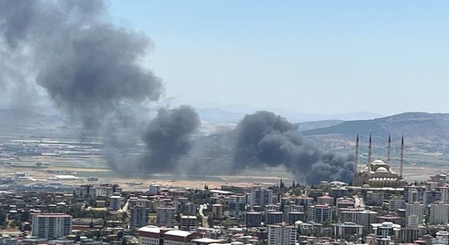 Kahramanmaraş’ta plastik deposu ve tekstil fabrikasında yangın 