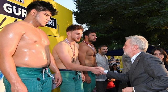 26 Yıllık Hasret Er Meydanında Son Buldu; Pehlivanlar Ödüllerine Kavuştu