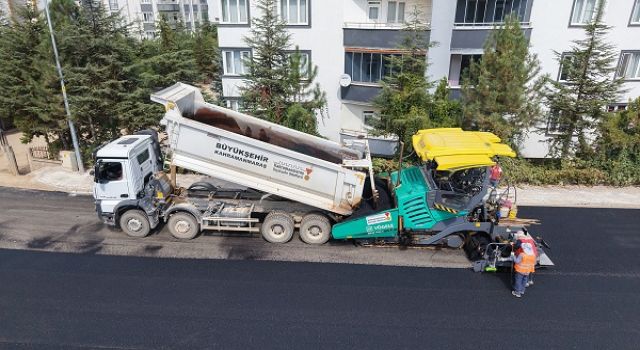 Afşin’de Atlas Caddesi’nin Asfaltı Büyükşehir’le Yenileniyor