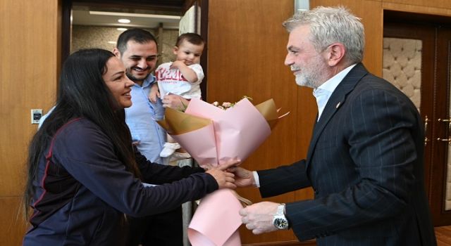 Başkan Görgel, Kahramanmaraşlı Milli Şampiyon Atıcı Safiye Temizdemir’i Ağırladı