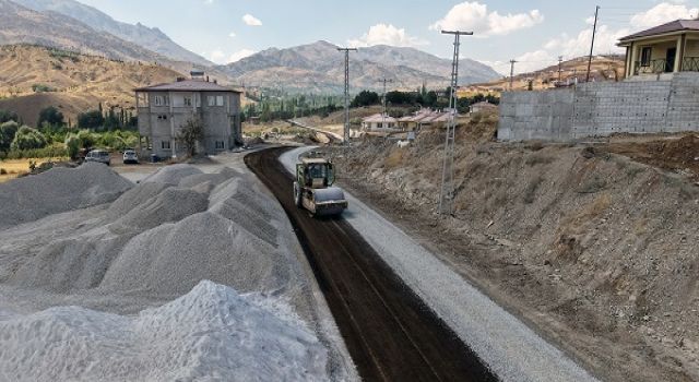 Büyükşehir, Göksun Kırsalındaki 5 Kilometrelik Yolu Yeniliyor