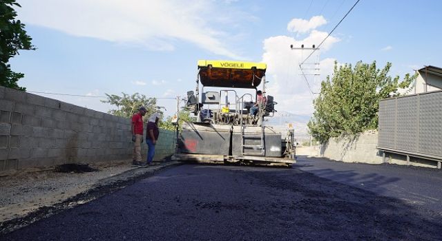 Büyükşehir, Onikişubat Kırsalında Yol Yatırımlarını Artırarak Sürdürüyor