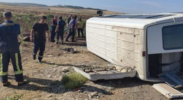 Tarım işçilerini taşıyan minibüs devrildi: 12 yaralı 