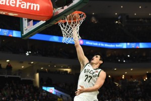 Ersan İlyasova'dan 15 sayı