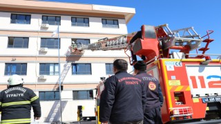 “DEPREM ANI VE TAHLİYE TATBİKATI” GERÇEKLEŞTİRİLDİ