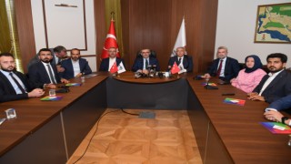 AK Parti Grup Başkanvekili Mahir Ünal Başkan Hanefi Mahçiçek'i Makamında Ziyaret Etti