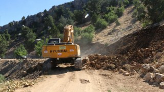 Büyükşehir’den Maksutlu’da Yol Çalışması