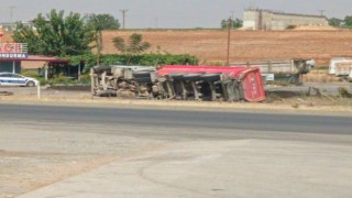 Yoldan Çıkan Tır Devrildi