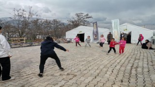 Deprem bölgesinde gençlik merkezi kuruldu