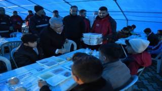 Onikişubat Belediyesi, iftar sofrasını Kürtül Mahallesi’ne kurdu