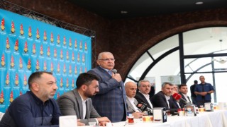 Bakan Kirişci Arasta’da Muhtarlarla Buluştu