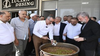 Başkan Güngör, Binevler Uzun Çarşı’da Vatandaşlara Aşure İkram Etti