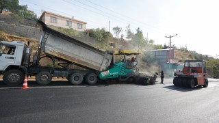 Büyükşehir, Büğlek Caddesi'nde Asfalt Çalışmalarını Sürdürüyor