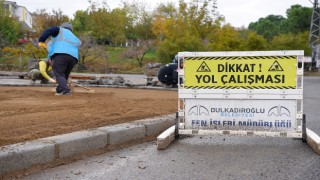 DULKADİROĞLUNDA KİLİT PARKE BAKIM ÇALIŞMALARI DEVAM EDİYOR