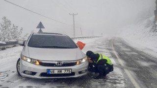 Sürücülerin yardımına jandarma koştu  