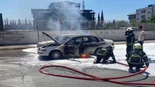 Kahramanmaraş’ta otomobil alev topuna döndü