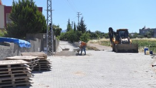 Onikişubat Belediyesi’nin kırsaldaki kilit parke çalışmalarıyla yol standardı yükseliyor