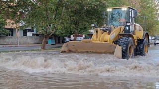 Büyükşehir, Yağış Sonrası Temizlik Çalışmalarını Sürdürüyor