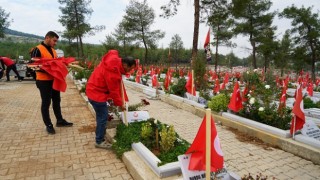 Büyükşehir, Şehir Genelinde 2 Bin 300 Mezarlıkta Seferberliğini Sürdürüyor