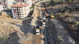 Büyükşehir, Türkoğlu Orçan Caddesi ve Bağlantı Yollarında Yenilemelerini Sürdürüyor